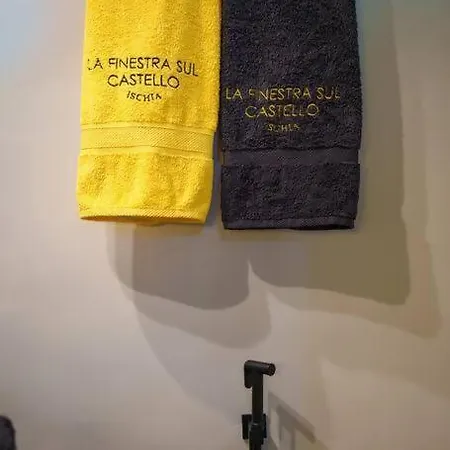 La Finestra Sul Castello * איסקיה